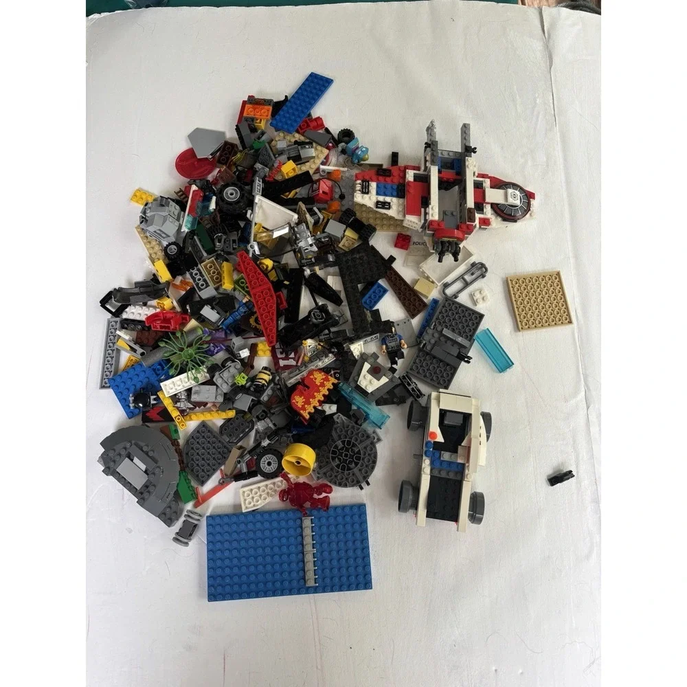 Lego Minifigure Accessories Lot  Random Pieces About 1# Assorted